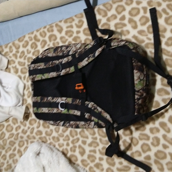 Outdoorwear backpack w/Laptop case and bear wistle - Picture 2 of 5